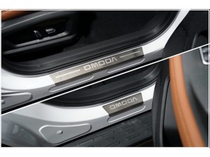 Накладки на пороги (лист шлифованный надпись Omoda) 4шт для Omoda C5 2022 – н.в. OMOC522-04